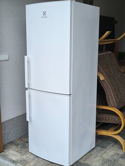 Lednice s mrazákem Electrolux EN3201MOW - 4