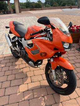 Honda VTR 1000F - 4
