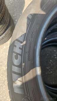 205/55R19 - 4