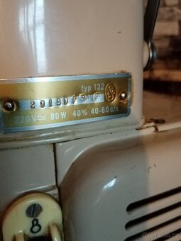 Retro šicí stroj Lada T 132 - 4