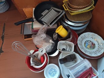 Misky, talíře, tácky aj. - 4