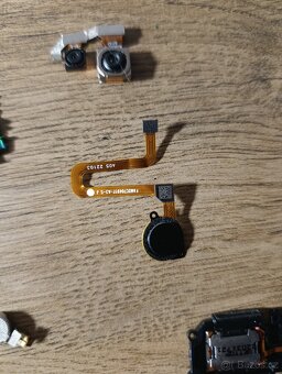 Náhradní díly z Xiaomi Redmi 10C - 4