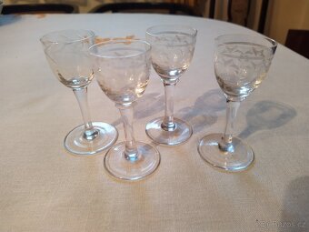 Sklenice staré 60-150 let - 4