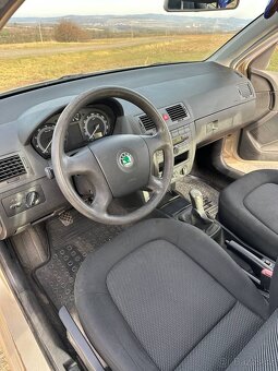Škoda Fabia 1.2 HTP sedan 2005 - 4