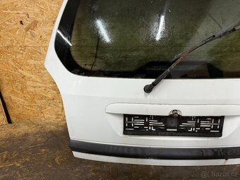 PÁTÉ DVEŘE KUFRU OPEL ZAFIRA A - 4
