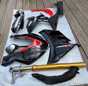 APRILIA RSV4 Factory NÁHRADNÍ DÍLI - 4