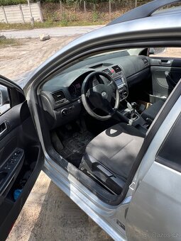 VW Golf 5 na náhradní díly nebo celkem - 4