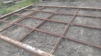 Staré železné okno, 25 ks- 120x90cm, fabrické okno - 4