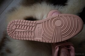 Air Jordan 1 Mid SE ‘Coral Stardust/Club Gold’ - 4