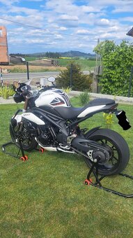 Triumph Speed Triple 1050 - 4
