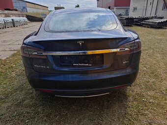 Tesla Model S 85d free charging panorama - 4