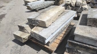 Staré kamenné římsy, pískovcové římsy, parapety - 4