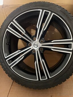 Original zimni Volvo V60 S60 r19 + Pirelli 235/40/19 95% - 4