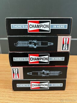 Zapalovací svíčky Champion iridium Dodge  5.7 HEMI - 4