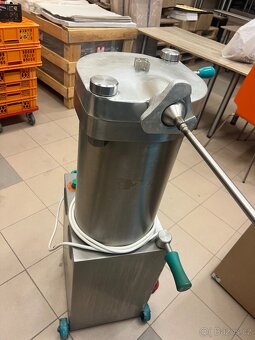 Řeznický kutr 30l - 4