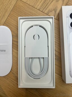 zcela nový iphone 17 pro - 4