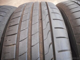 215/55R17 98W - 4