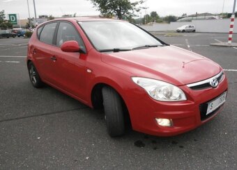 Hyundai i30 1.6 CRDI, r.v. 7/2009, klima, ALU kola, nová STK - 4