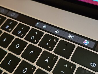 Apple MacBook Pro 15" (2017) Touch Bar Silver - 4