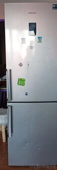 Prodám Lednici s mrazákem Samsung - 4