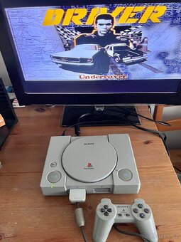 PS1 FAT v TOP stavu + hra Driver a příslušenství - 4