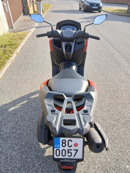 Prodám zánovní skútr Yamaha N Max SEG5 125 - 4