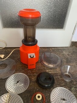 Oblíbený kuchyňský robot ETA 0010 s příslušenstvím - 4