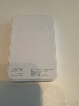Ultratenká Magsafe Powerbanka s LCD displejem 5000mAh 22,5W - 4