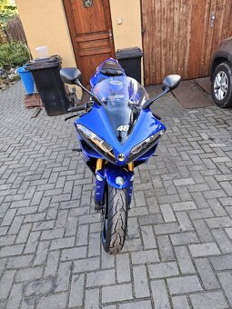 Yamaha YZF R1 - 4