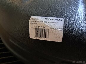 Prodám plastové nadkolí (podběh) na Toyota Yaris III - 4