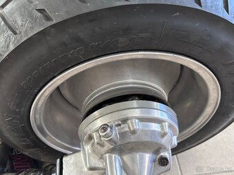 Yamaha Vmax 1200 zadní náprava Vyfuk široké kolo - 4