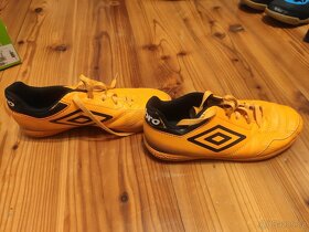 Prodám sálovky kopačky Umbro vel. 36 - 4