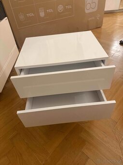 Noční stolek bílý lesk - 4