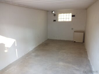 Garáž, Hradec Králové, U letiště - 4