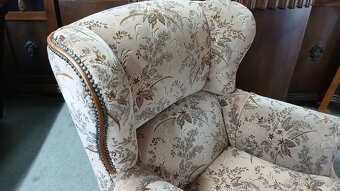 Masivní křeslo ušák - 4