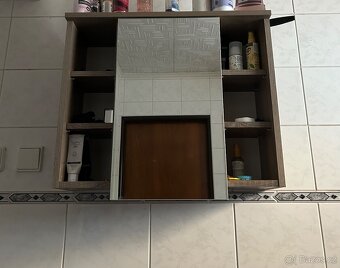 Skříňová postel a koupelnová skříňka s zrcadlem - 4