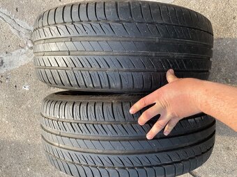 Pneu michelin 225/55R17 - 4
