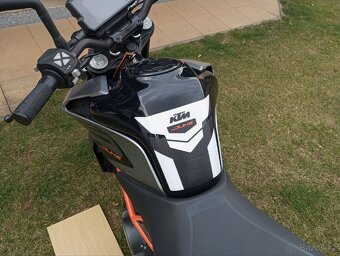Moto - 4