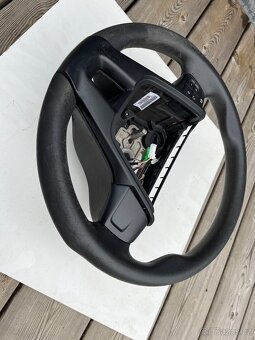 Prodám volant na Volvo V40, z vozu r.v. 2013 - 4