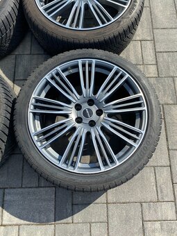 Kola Land Rover, 275/40 R22, Good Year Ultra Grip Performanc - 4