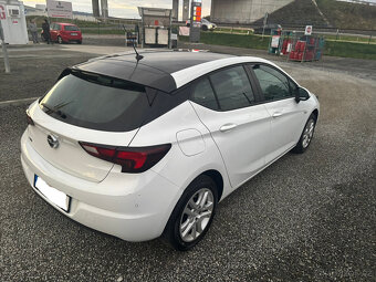 Opel Astra 1.2T 96KW ČR 56.000km - 4