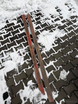 Staré lyže na dekoraci - 4