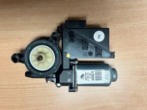Fabia I - ŘJ / motorek stahování oken - 6Q0959812 - 4