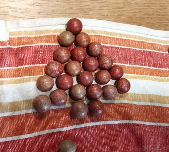 staré hliněné cvrnkací kuličky 155 ks - 4