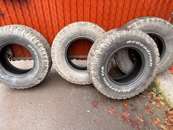 Prodám terénní pneu 31x10,5 r15 BFG - 4