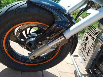 Suzuki Intruder M800 - 4
