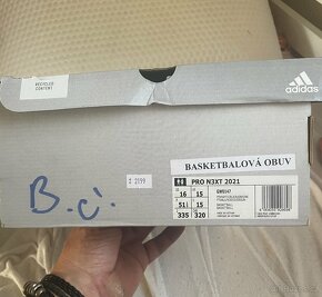 Basketbalové boty Adidas vel. 51 a další dva páry bot - 4