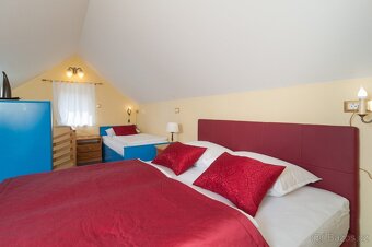Jen 70 m od pláže – apartmánový dům na prodej, Omišská rivié - 4
