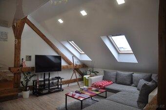 PRONÁJEM podkrovního bytu v centru Jihlavy s krytým bazénem - 4