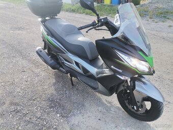 Kawasaki J300 - 4